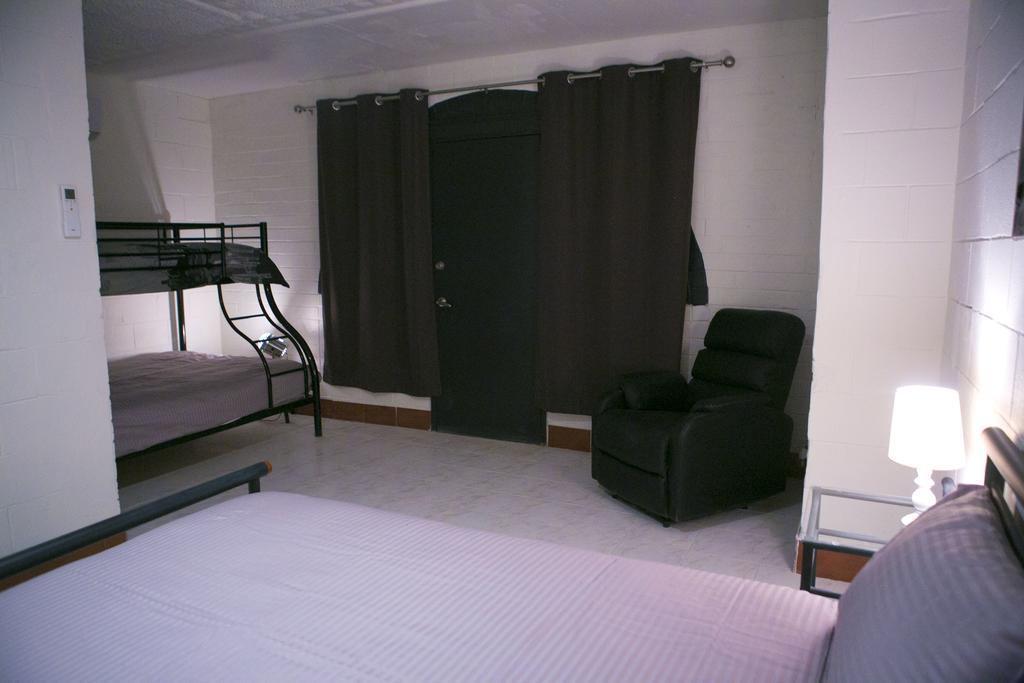 Breakaway Views 374 Alp St Hotel Coober Pedy Exterior photo