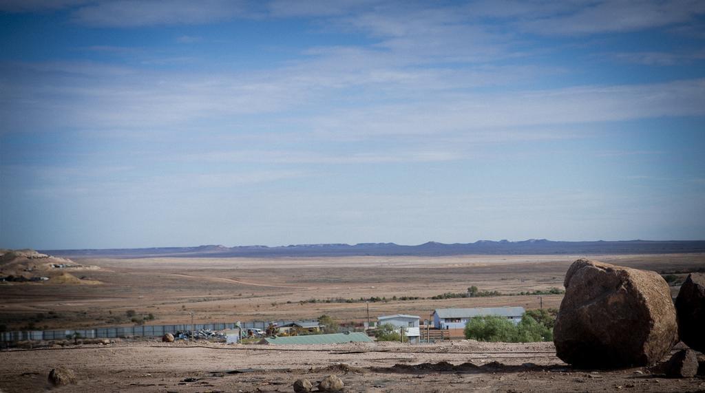 Breakaway Views 374 Alp St Hotel Coober Pedy Exterior photo